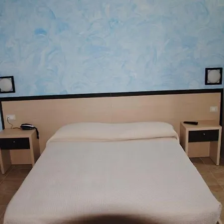 拉西埃斯特酒店 2*